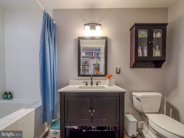 8 W FACTORY RD, Berlin, NJ 08009