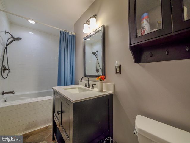 8 W FACTORY RD, Berlin, NJ 08009