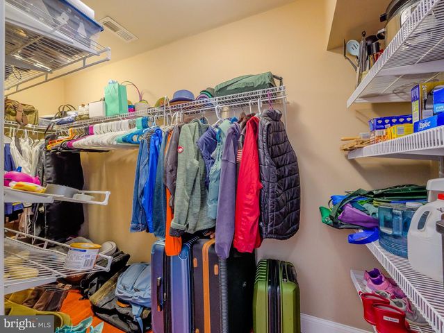 8 W FACTORY RD, Berlin, NJ 08009