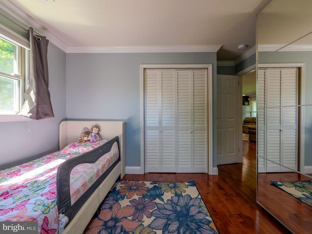 8 W FACTORY RD, Berlin, NJ 08009