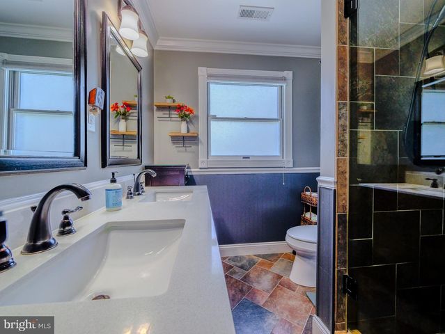 8 W FACTORY RD, Berlin, NJ 08009