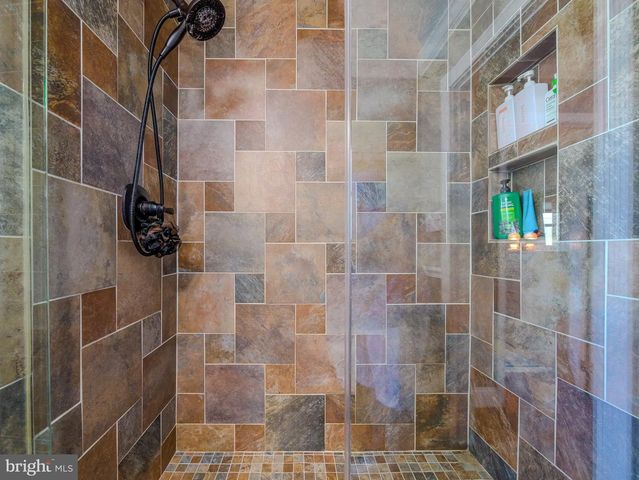 8 W FACTORY RD, Berlin, NJ 08009