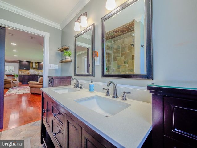 8 W FACTORY RD, Berlin, NJ 08009