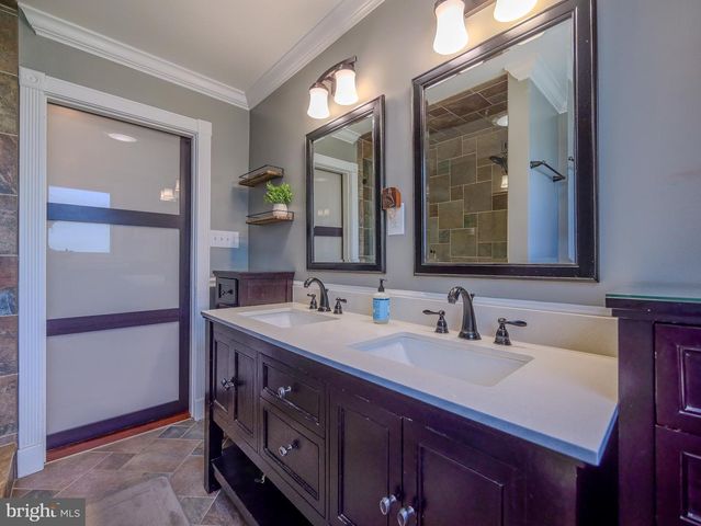 8 W FACTORY RD, Berlin, NJ 08009