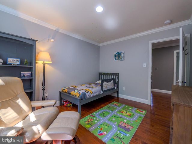 8 W FACTORY RD, Berlin, NJ 08009