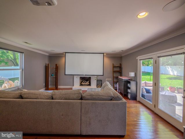 8 W FACTORY RD, Berlin, NJ 08009