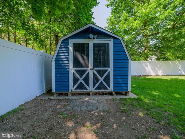 8 W FACTORY RD, Berlin, NJ 08009