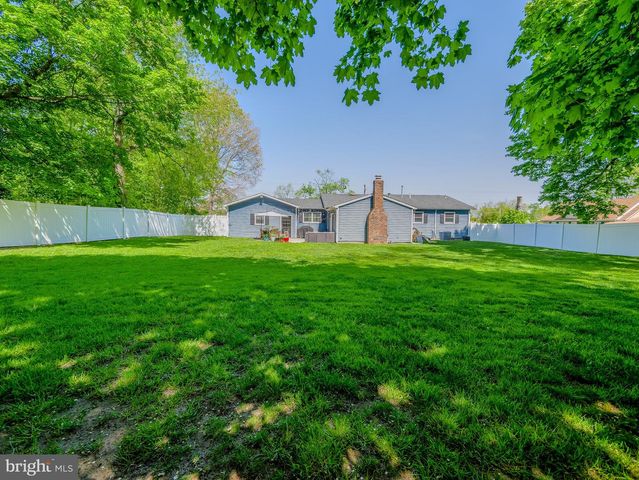 8 W FACTORY RD, Berlin, NJ 08009