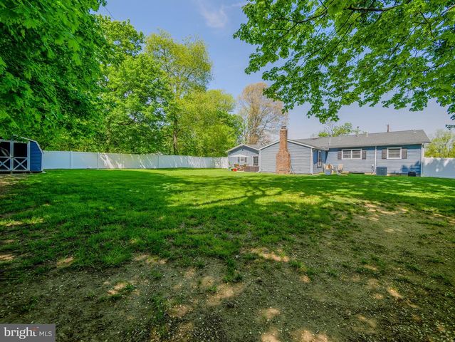 8 W FACTORY RD, Berlin, NJ 08009