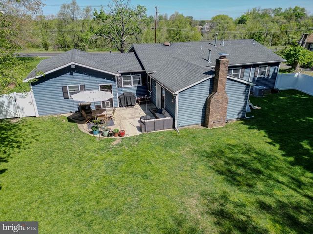 8 W FACTORY RD, Berlin, NJ 08009