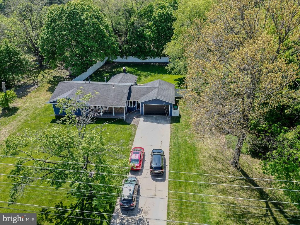 8 W FACTORY RD, Berlin, NJ 08009