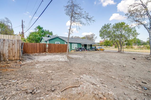 922 E Oleander Street, Fort Worth, TX 76104
