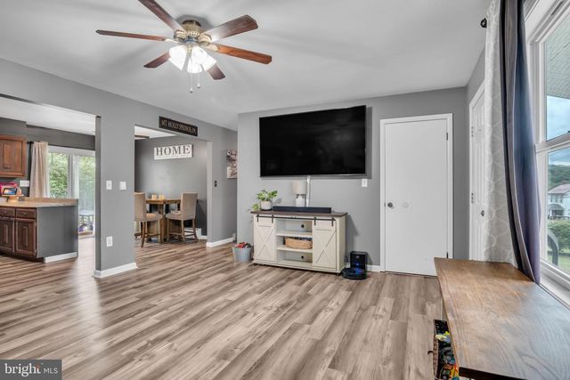 28 MOUNTAIN STREET, Mount Holly Springs, PA 17065