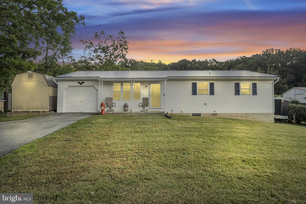 28 MOUNTAIN STREET, Mount Holly Springs, PA 17065