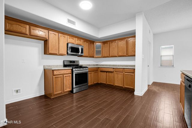 7085 CENTURY PLANT Drive, El Paso, TX 79912