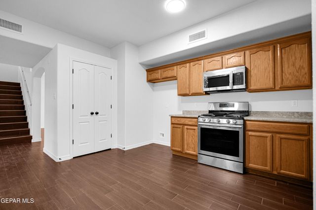 7085 CENTURY PLANT Drive, El Paso, TX 79912