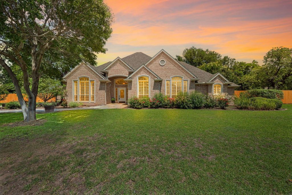 324 Lakeside Oaks Circle, Lakeside, TX 76135