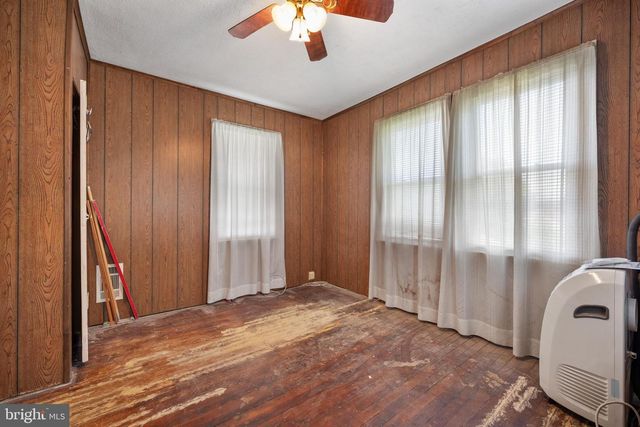 331 W JACKSON AVE, Magnolia, NJ 08049