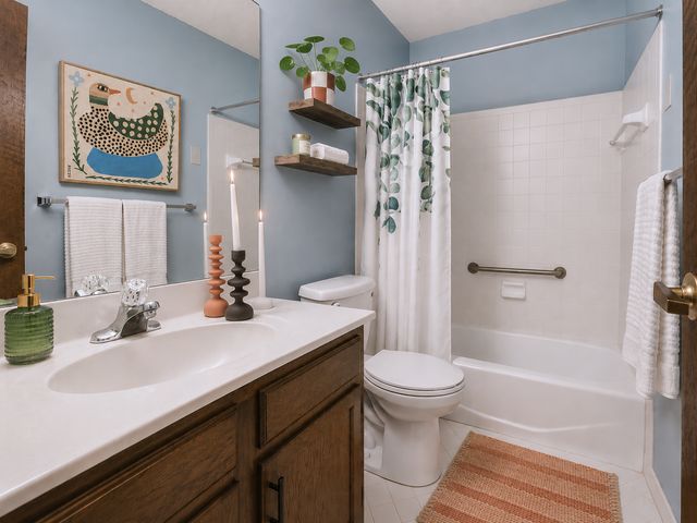 4710 58th Avenue N 201, Crystal, MN 55429