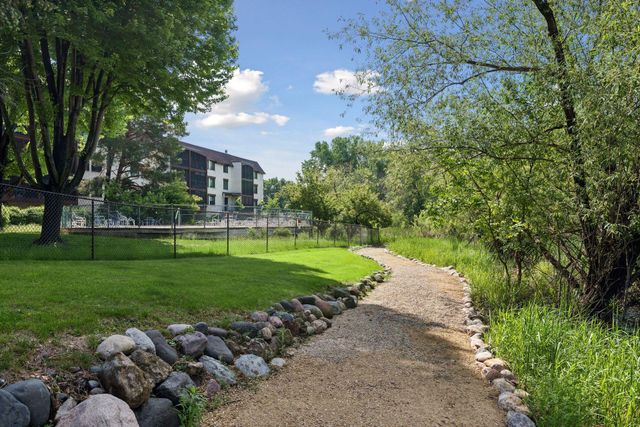4710 58th Avenue N 201, Crystal, MN 55429