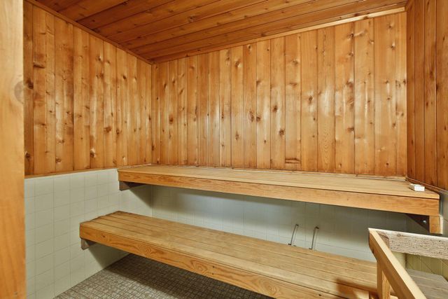 4710 58th Avenue N 201, Crystal, MN 55429