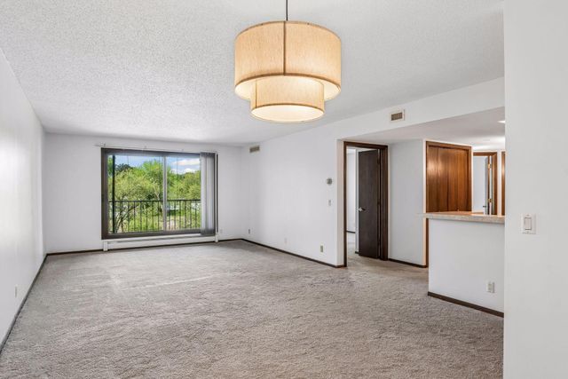 4710 58th Avenue N 201, Crystal, MN 55429