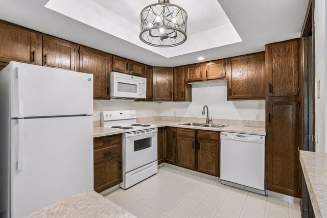 4710 58th Avenue N 201, Crystal, MN 55429