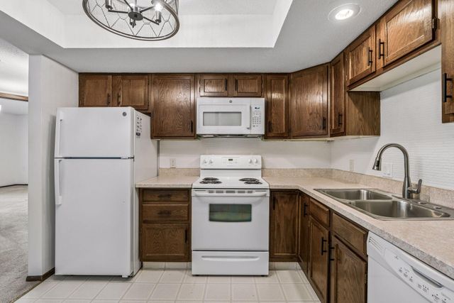 4710 58th Avenue N 201, Crystal, MN 55429