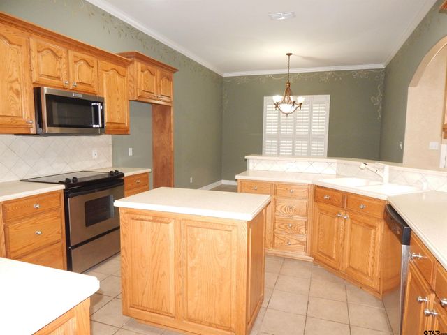 1221 River Bend Dr., Tyler, TX 75703
