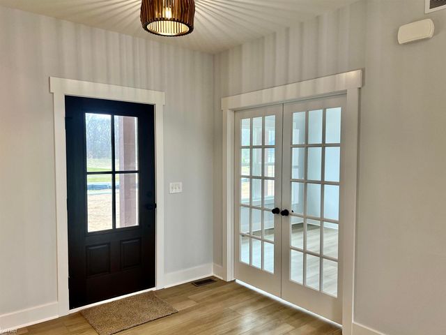 25 Loretta Lane, South Lyon, MI 48178