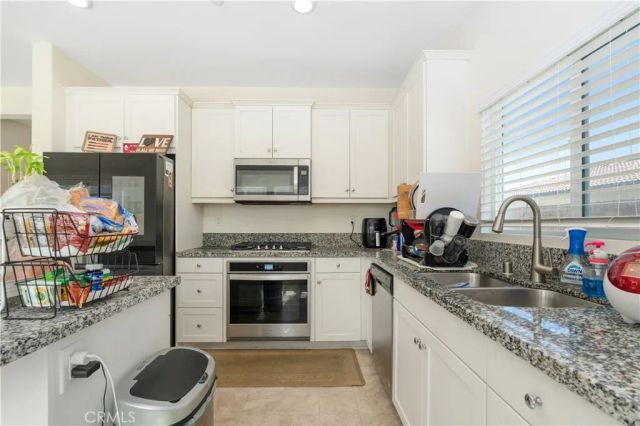 13097 Sierra Madre Court, Victorville, CA 92394