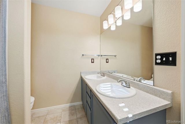 5493 S Versailles Street, Aurora, CO 80015