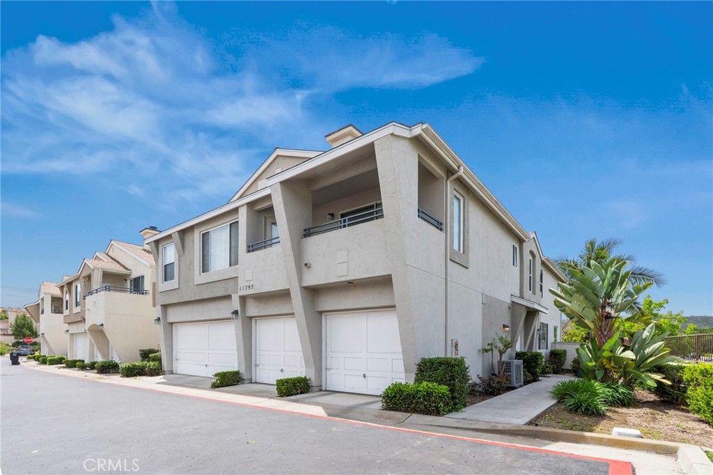 Image 2 of property listing at 11795 Spruce Run Drive B, San Diego, CA 92131