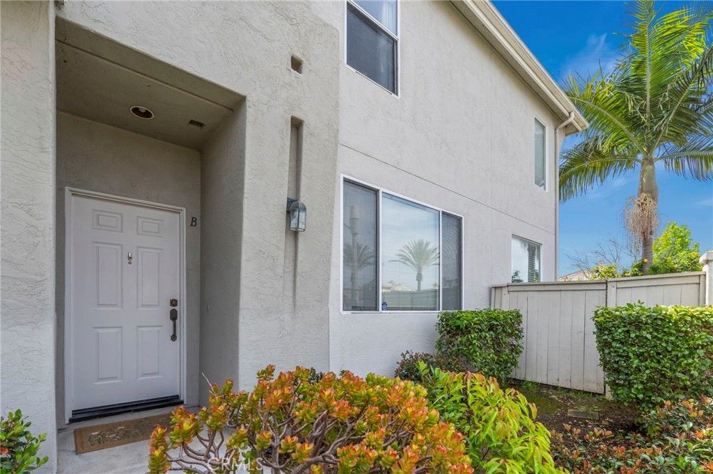 Image 3 of property listing at 11795 Spruce Run Drive B, San Diego, CA 92131