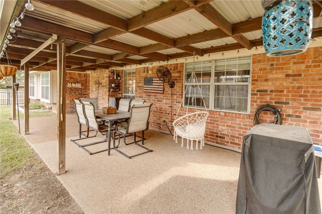 3904 Cheshire Court, Bryan, TX 77802