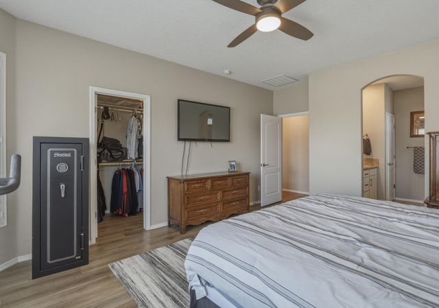 12005 Echo Valley Lane NW, Albuquerque, NM 87120