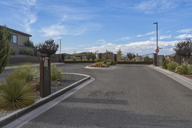 12005 Echo Valley Lane NW, Albuquerque, NM 87120