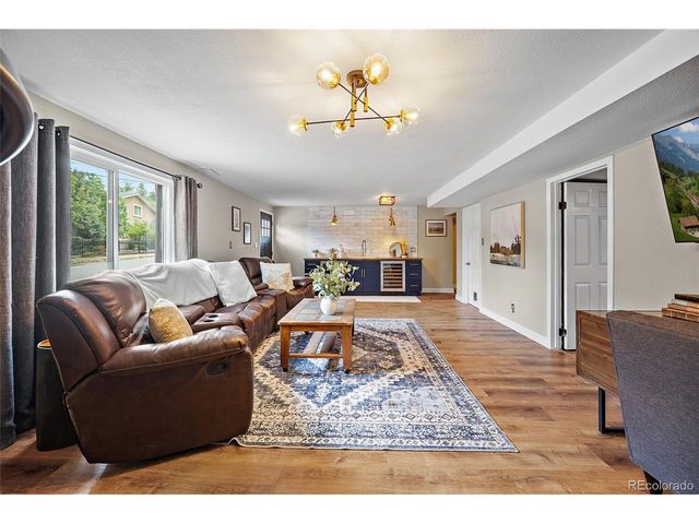 208 Oak Pl, Manitou Springs, CO 80829