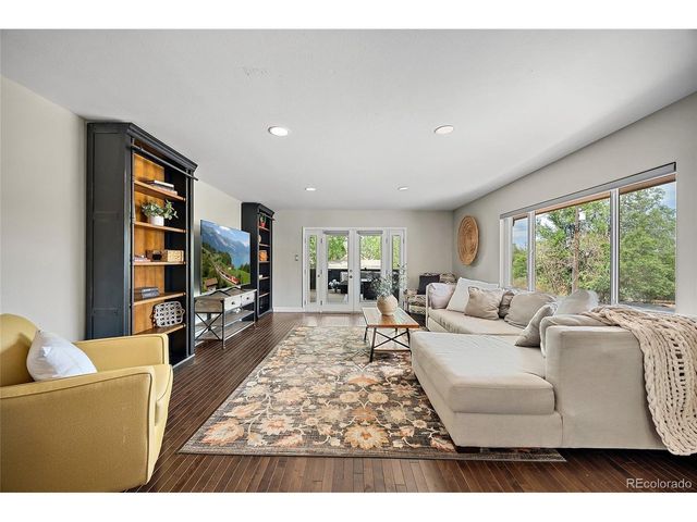 208 Oak Pl, Manitou Springs, CO 80829