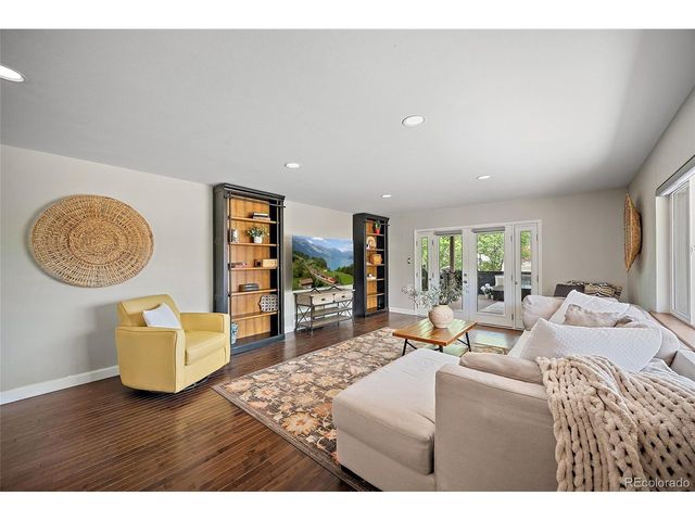 208 Oak Pl, Manitou Springs, CO 80829