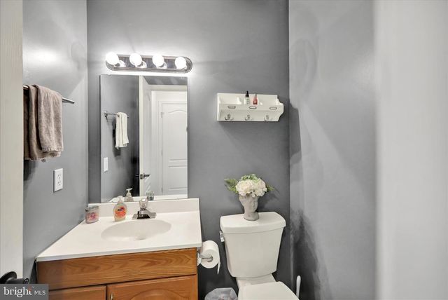 58 HORSESHOE DR, Douglassville, PA 19518