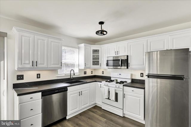 58 HORSESHOE DR, Douglassville, PA 19518