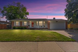 1610 Ravenswood Drive, Lansing, MI 48917