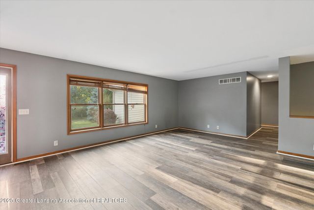 6039 W Beard Road, Perry, MI 48872