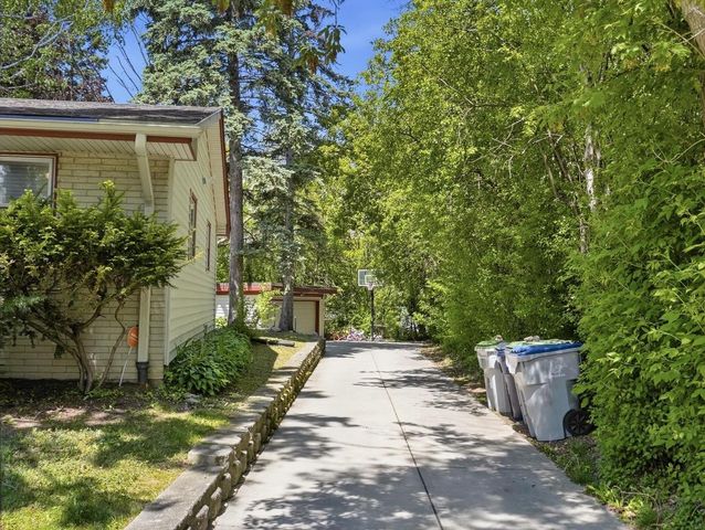 6235 N 95th STREET, Milwaukee, WI 53225