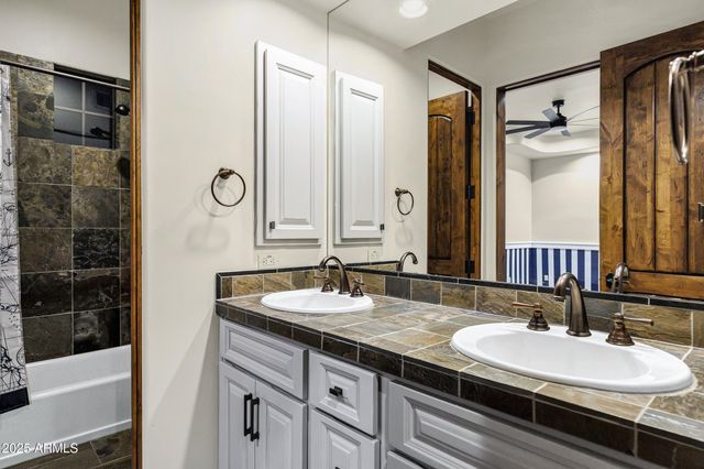 4327 E CAPRICORN Place, Chandler, AZ 85249