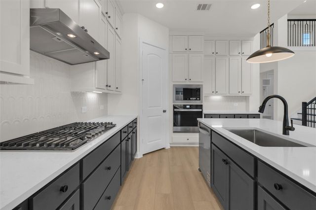 2803 Pathway Meadows Lane, Webster, TX 77598