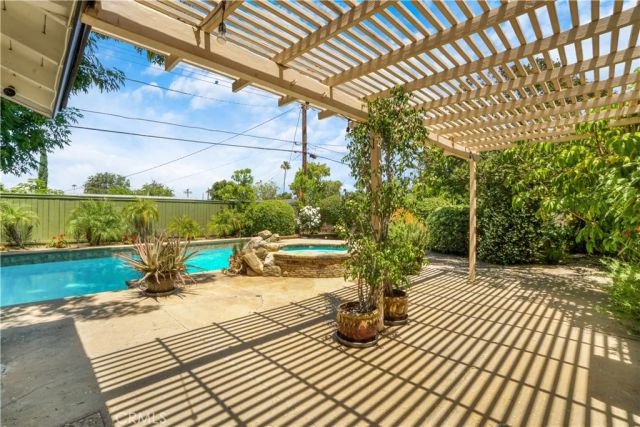 23507 Sylvan, Woodland Hills, CA 91367