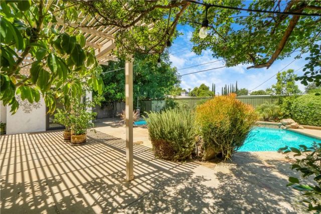 23507 Sylvan, Woodland Hills, CA 91367