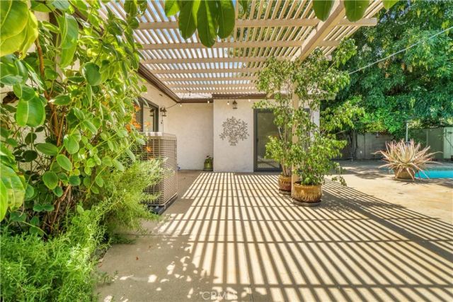 23507 Sylvan, Woodland Hills, CA 91367